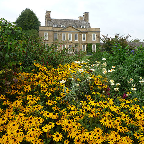 Click here to move to the Bourton House Gardens information and bookings page.