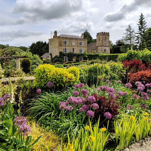 Click here to move to the Daglingworth House Gardens information and bookings page.